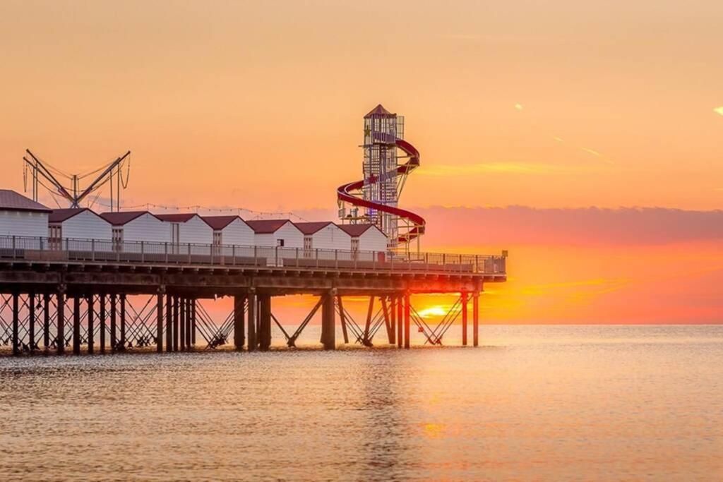 Grand 2 Bed Georgian Apartment At Florence House With King Bed, In The Heart Of Herne Bay & 300M From Beach Kültér fotó