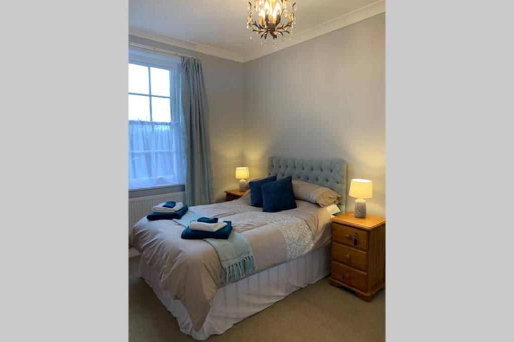 Grand 2 Bed Georgian Apartment At Florence House With King Bed, In The Heart Of Herne Bay & 300M From Beach Kültér fotó